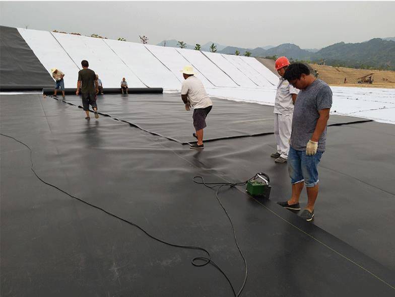 尾矿填埋场防渗施工